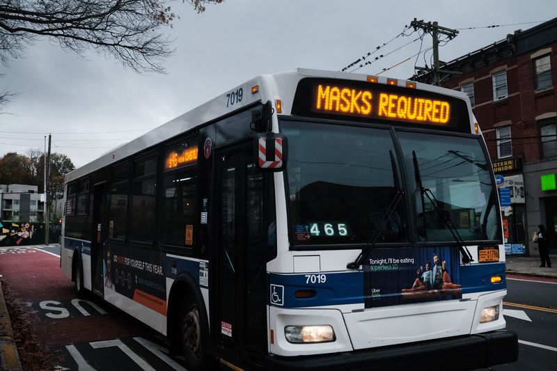 MTA should move forward with NYC bus route redesigns after pandemic pause, advocates say