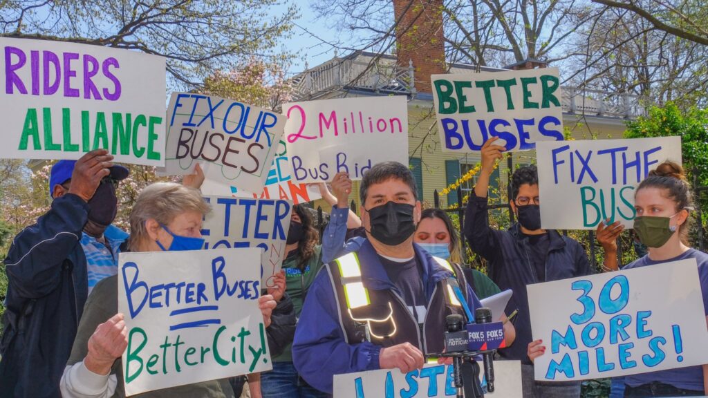 Buses in NYC could use 30 more miles of lanes, Mayor Bill de Blasio should act: advocates