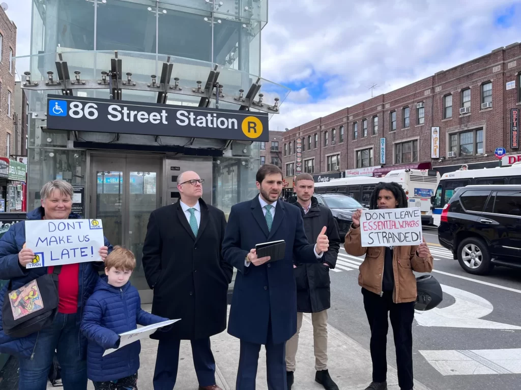 ‘Don’t Leave Us Stranded:’ Pols, Riders, Advocates Rally in BK as Changes to R Train Service Approach
