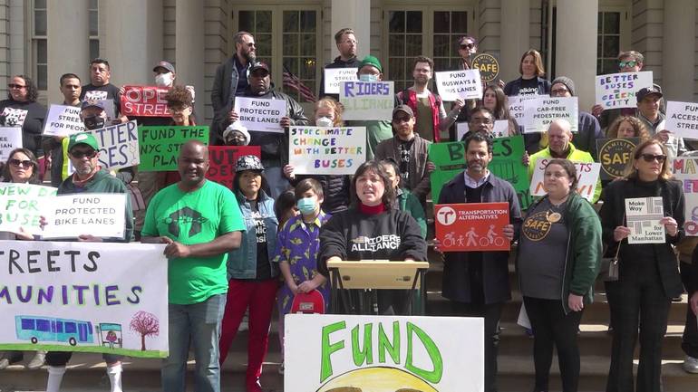Transit Advocates Call on Mayor to Fund Streets Plan